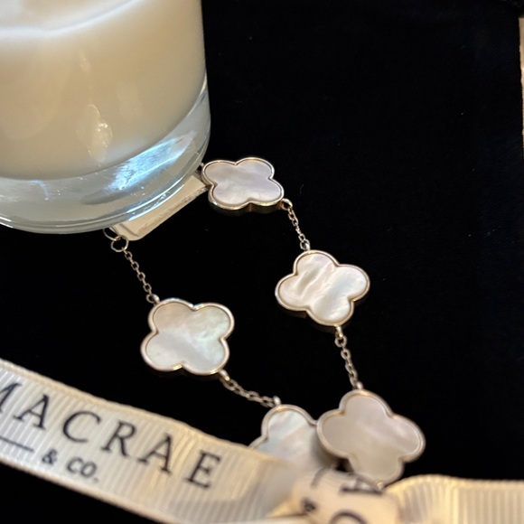 Elegant Silver and White Clover Bracelet - Picture 1 of 1